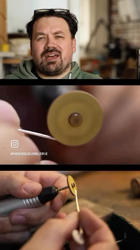 I don’t think I have ever seen this tip from @theschoolofjewellery.ie 😀 using two sanding discs as a sandwich! ⁣
⁣
“When...