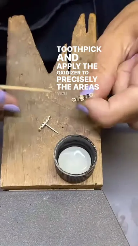 Here’s a tip from @ceemdesign that she credits to her teacher @garyroejewelry 
⁣
“Here’s a really helpful tip I learned...