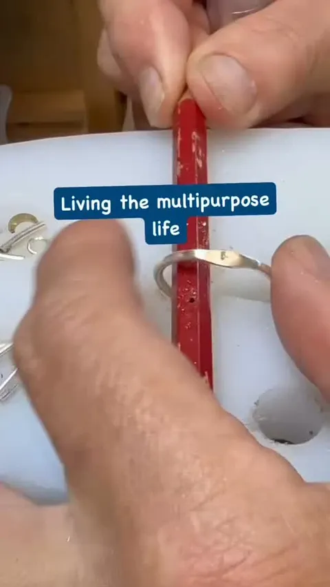 LOVE THIS DRILLING ￼ TIP ✏️ from @henjewellery⁣
&nbsp;⁣
“The best shaped pencil for jewellery making ⬇️⬇️⬇️⁣
⁣
The ones...