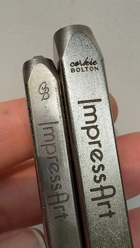 Hey jewelers 👋 If you’re new to jewelry making, here’s a little tip that can make your work look even more polished and...