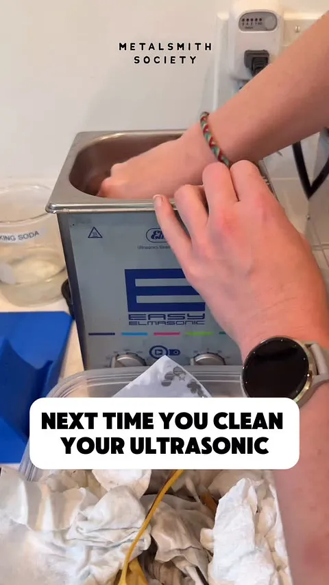 🚫 𝗣𝗼𝘂𝗿𝗶𝗻𝗴 𝘆𝗼𝘂𝗿 𝘂𝗹𝘁𝗿𝗮𝘀𝗼𝗻𝗶𝗰 𝘀𝗼𝗹𝘂𝘁𝗶𝗼𝗻 𝗱𝗼𝘄𝗻 𝘁𝗵𝗲 𝗱𝗿𝗮𝗶𝗻 𝗰𝗮𝗻 𝘀𝗲𝗻𝗱 𝗺𝗲𝘁𝗮𝗹𝘀 𝗮𝗻𝗱 𝗽𝗼𝗹𝗶𝘀𝗵𝗶𝗻𝗴 𝗰𝗼𝗺𝗽𝗼𝘂𝗻𝗱𝘀 𝘀𝘁𝗿𝗮𝗶𝗴𝗵𝘁 𝗶𝗻𝘁𝗼 𝘁𝗵𝗲 𝘄𝗮𝘁𝗲𝗿...