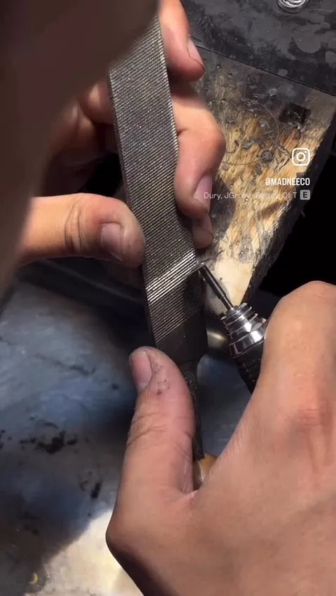I love this video from @madneeco sharing how they reshaped a file using a separating disc!!

“ Resharpening old file with...
