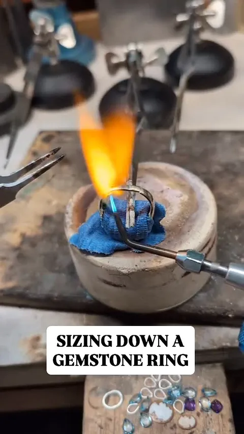 In this video @monzonjeweler is sizing down a ring that has a stone that can’t tolerate heat 🔥in realtime! 

“Whenever I...