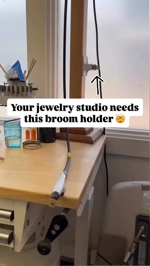 Jeweler hack you didn’t know you needed 👀

I love this tip from @brianneandcompany 

“Just wanted to share with you one of...