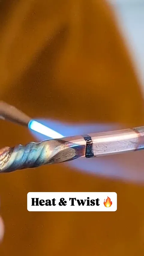 Heat + Twist = 🔥 Tip from @makeitwithkim @ocrchardjewelleryworkshop

“How cool is this?! 😍 At @makeitwithkim we do a lot...