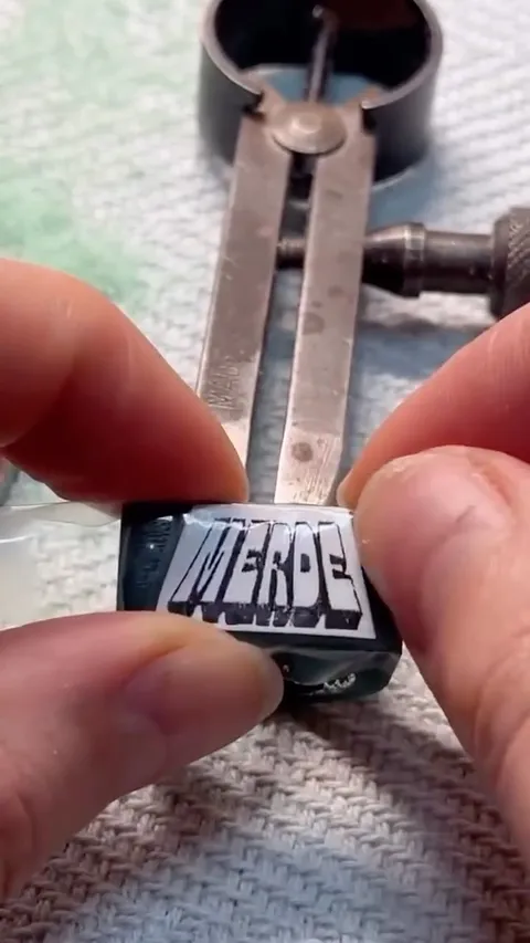 Wax carving tip from @ratbetty obsessed with this ring 😆

“Ppl ask me about how I carve so here is a snippet of my carving...