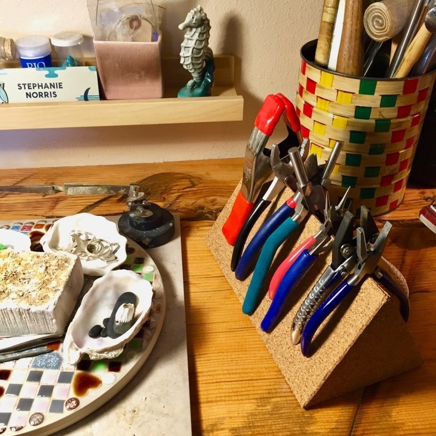 Circling back to this clever, inexpensive DIY plier stand idea. Created by @stephanienorrisws! She wasn’t into the wood...