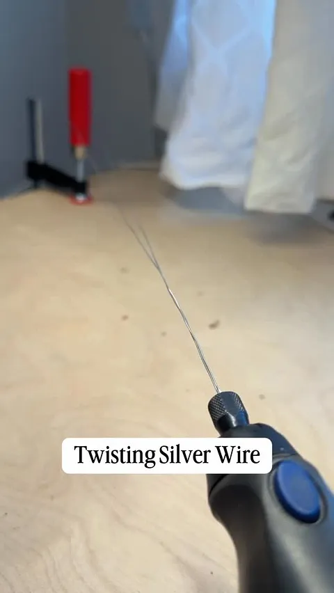 Love this twisted wire tip from @Beadstoflame 🔥

If you want to make twisted wire to use as a decorative rim around a...