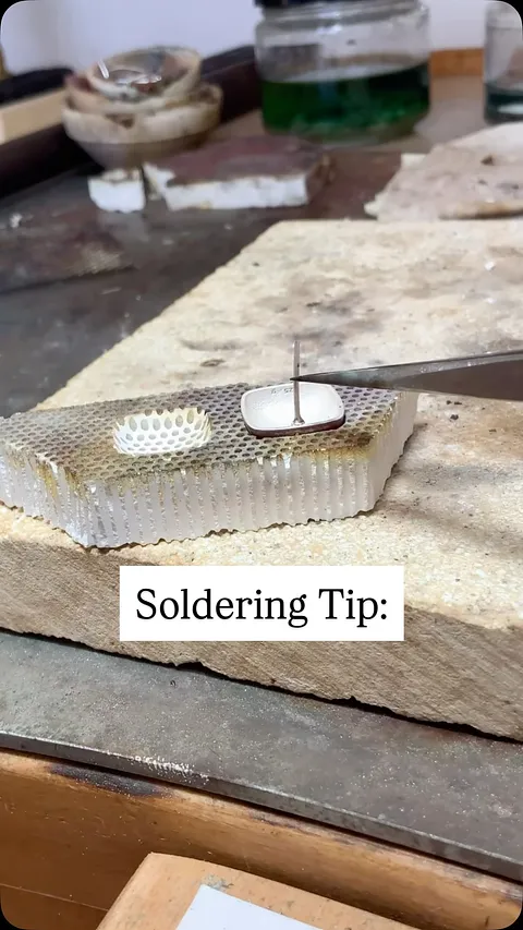 I don’t think we have ever shared this before. @deglation uses a round ball bur to modify her honeycomb soldering surface...