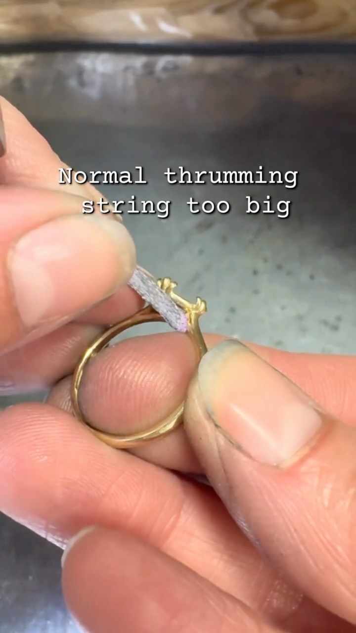 Polishing in the tiniest spaces from @jennistuartjewelry 

“Polishing tight spaces tip. Use silk embroidery floss with...