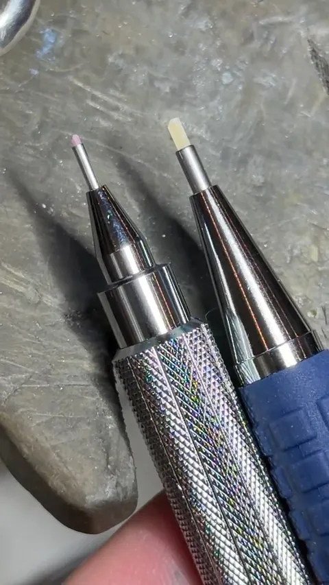 Another tiny tool I’m very excited about 😂

If you saw me share the teeny-tiny 0.5 mm round ceramic stones that come in...